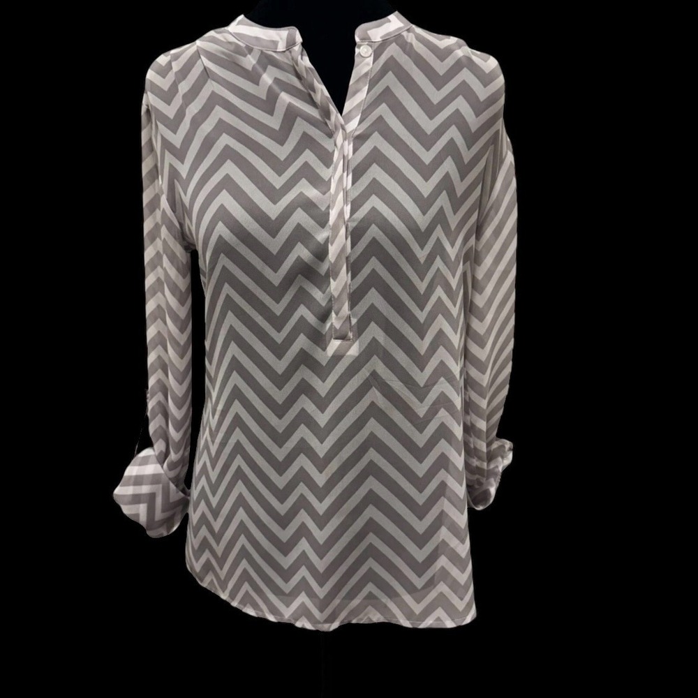 Sheer Chiffon Chevron Blouse XS Henley Top Hi-low Roll Tab Romantic Dainty A.N.A - Picture 3 of 12